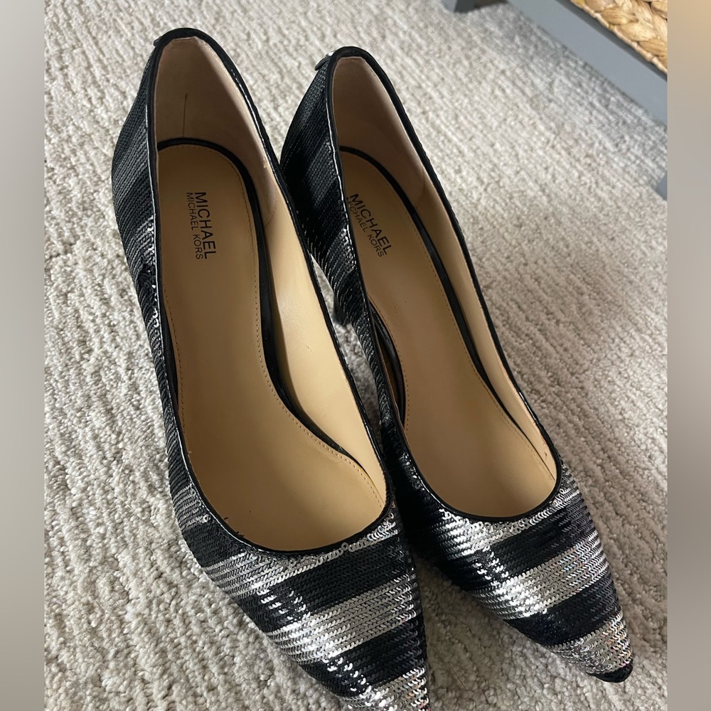 🖤🎆 Michael Kors Striped Sequin Pumps🎆🖤Worn once